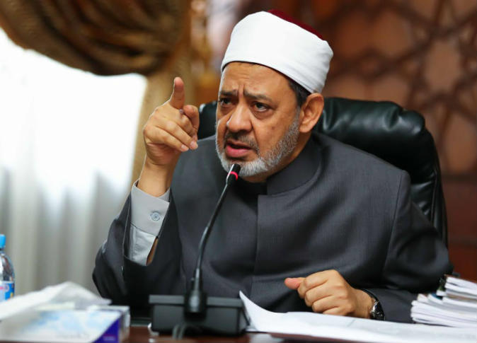 شيخ الأزهر: انتهاك حرمة بيوت الله مخالف للشرائع السماوية